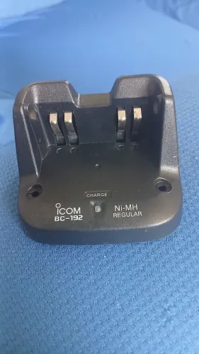 BC-192 Carregador radio Ic v80 Ni MH   