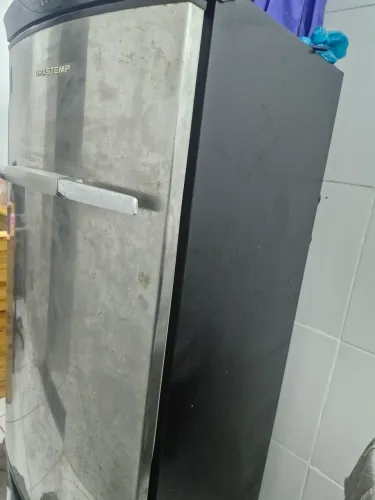 Geladeira em excelente conservação para comercios