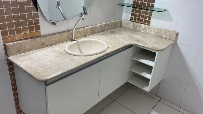 Cuba/pia para banheiro em granito bege.