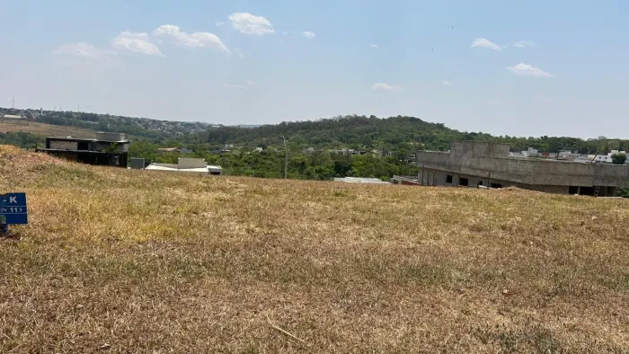Lote - Jardins Porto Quadra k lote 11, 300 metros de área privativa  Valor R$ 275.000,00.