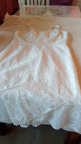 Vestido de renda GG forma pequena novo