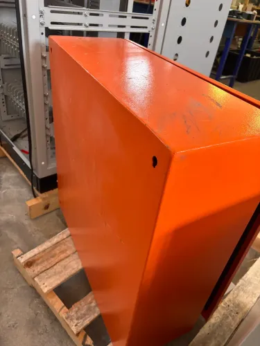 Caixa metálica para painel elétrico laranja 800x800