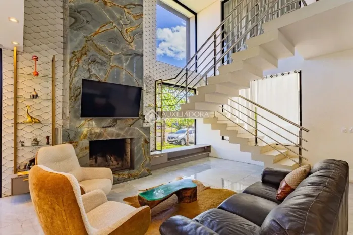 Casa em condomínio com 4 suítes, de alto padrão com piscina em condomínio exclusivo!