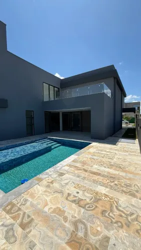 Magnífica Casa com 5 Suítes e Piscina Privativa no Condomínio Vista Lagoa