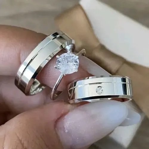 Anel de noivado e alianças de casamento
