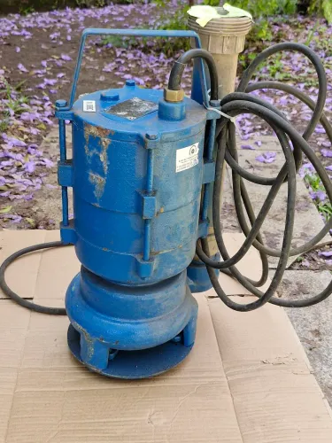 Bomba submersa Weg TOP de linha usada