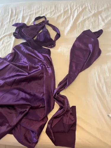 Vestido de festa em cetim transpassado