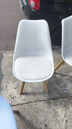 Cadeira de design branca moderna -modelo Eames