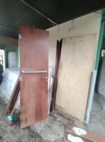 Porta para banheiro,com caixilhos