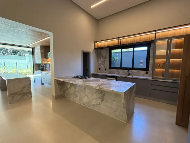 Casa para venda tem 320 metros quadrados com 4 quartos em Parque Cidade - Goiânia - GO