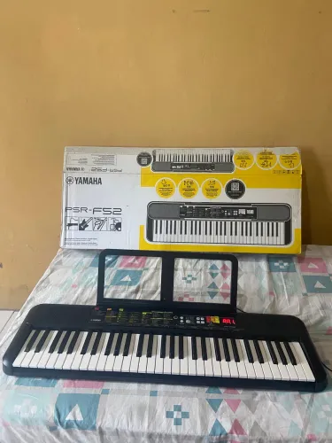 Teclado modelo Yamaha, PSR-F52
