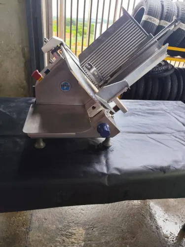 Fatiadora de frios gural