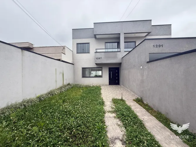 Sobrado em SÃO JOSE DOS PINHAIS com 168,60m²