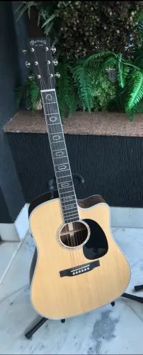 Violão Martin DC Aura, cutway, fishman, spruce, com case original duro