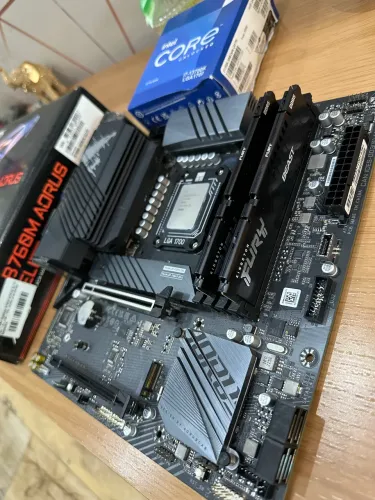 Kit upgrade i7 13700k + b760m AORUS ELITE + 32 gb RAM DDR5 (2x16)
