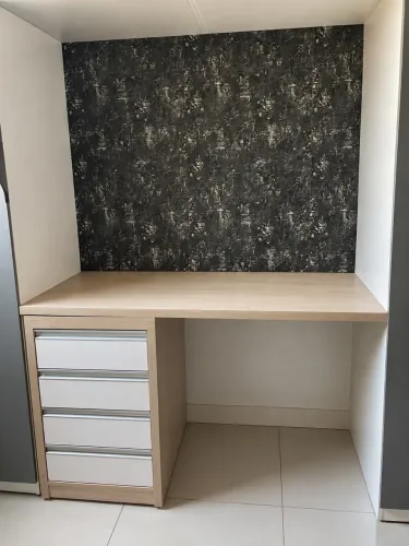 MESA DE ESTUDO COM GAVETAS