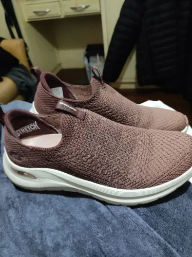 Tênis Skechers feminino tecnologia ARCH FIT em ótimo estado, usado umas 5 vezes