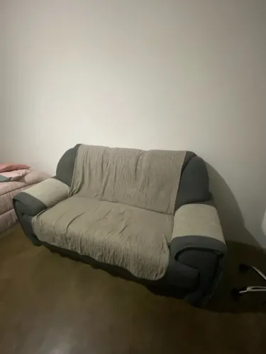 vendo sofá cinza de 3 lugares