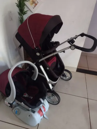 Carrinho moisés+ bebê conforto+ base pra carro 