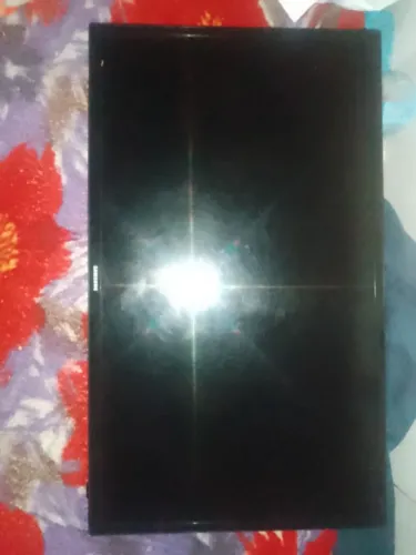 Tv LCD NÃO É SMART 32 POLEGADAS