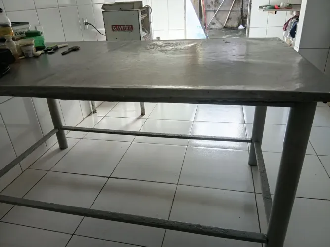 Vendo mesa para padaria