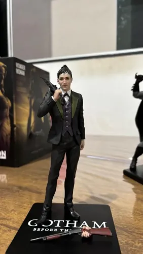 Artfx+ Oswald Penguin Cobblepot -Gotham-<br>200,00 no Pix
