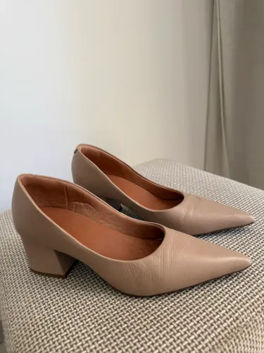 Scarpim Lialine Nude em couro Tam 38.