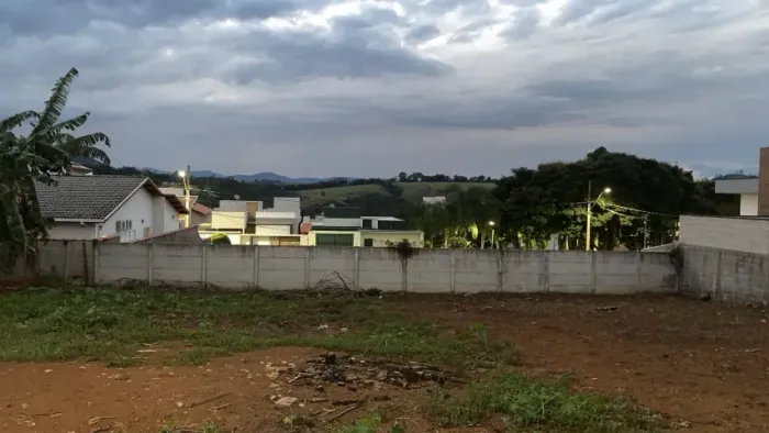 Lote a venda no bairro Buritis - POUSO ALEGRE