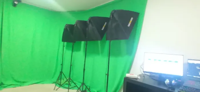 Kit de iluminação Softbox completo com 4 iluminadores, lampadas e Tecido verde Crhomakey