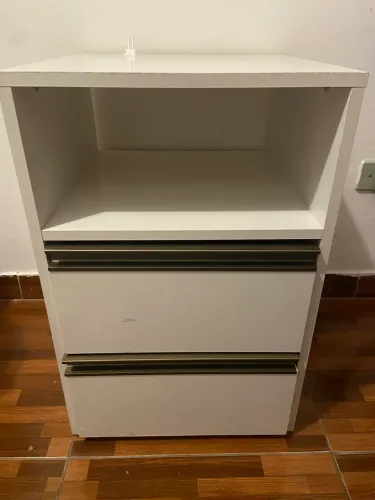 Mesa de cabeceira branca