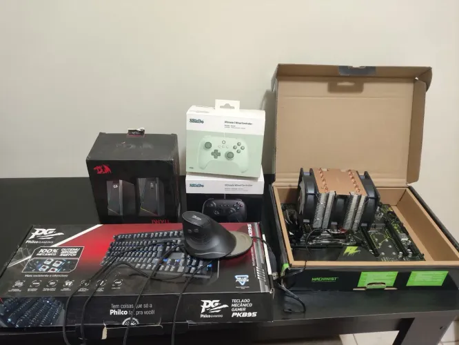 KIT GAMER CUSTO-BENEFÍCIO - XEON + X99 + 2 CONTROLES 8BITDO + PERIFÉRICOS