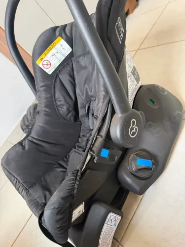 Berço e bebê conforto