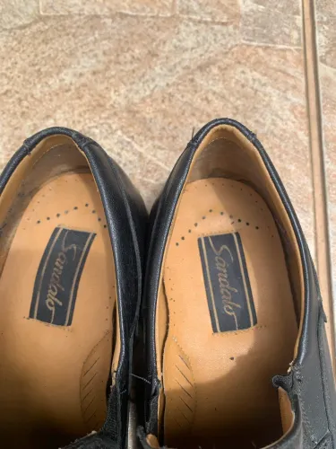 Sapato masc preto N42 couro Sândalo