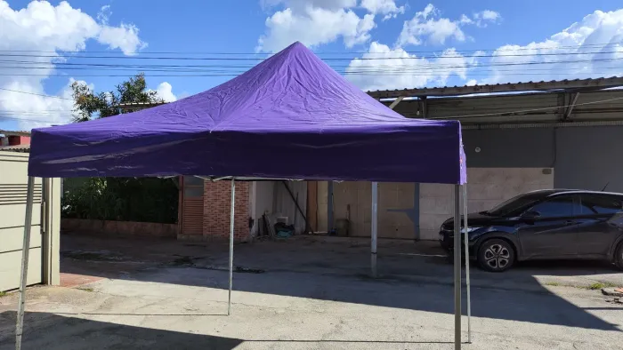 Tenda semi nova de 3 x 3 metros