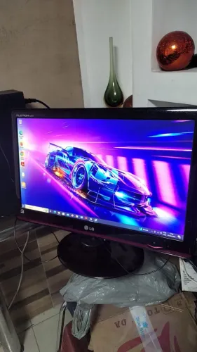 Monitor LED 20 Polegadas LG, Suporte para HDMI, Ótimo Estado, Funcionando Perfeitamente.