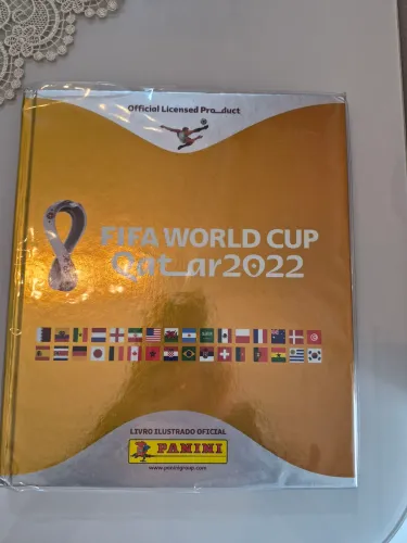 Álbum Copa do Mundo 2022 Panini Dourado Completo