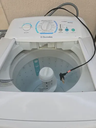 Máquina que lavar roupa eletrolux