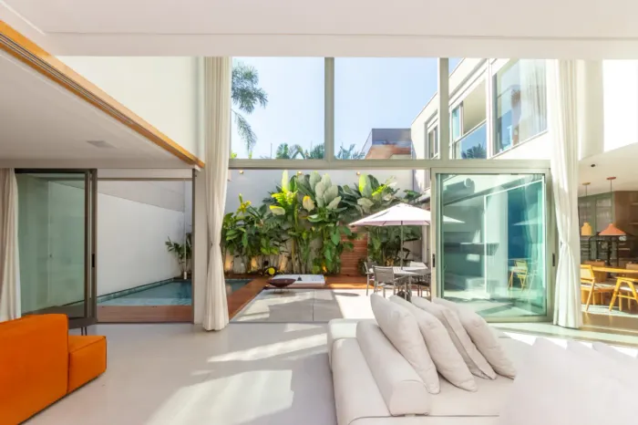 Casa em condomínio para venda com 3 quartos, sendo 3 suítes, 404m²