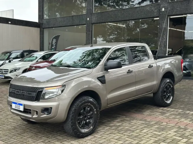 Ford Ranger XLS 2.5 16V 4X2 CD Flex 2015