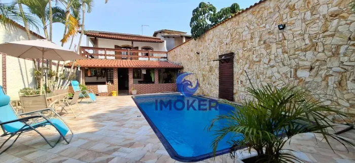 Casa fora de condomínio, com amplo quintal e piscina; no bairro Jardim Nova Poá, Poá/SP; 3