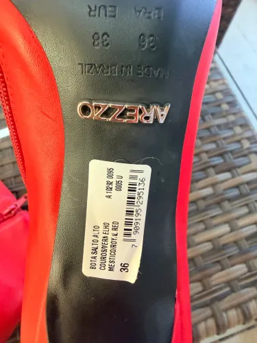 Bota bico fino Arezzo 