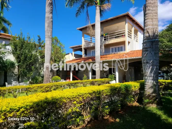 Charmoso sobrado colonial com 6 quartos em Vicente Pires - Trecho 3