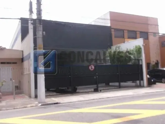 Área Industrial Comercial em Santo André  593m² Interna + 400m² Externa, 4 Vagas, Piso Fri