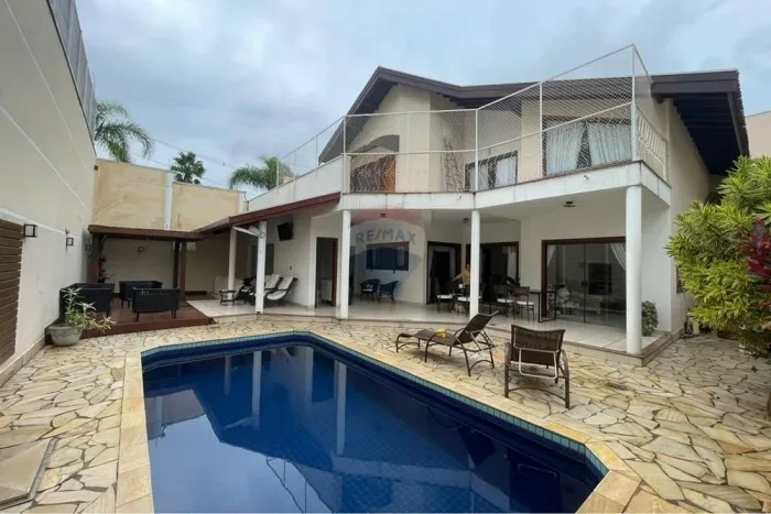 Casa com 3 suítes + piscina no Millenium | Próximo ao Porto Seguro
