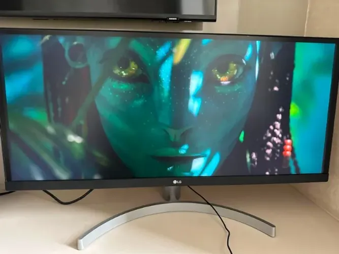 Monitor LG UltraWide WK600 (pequena avaria)