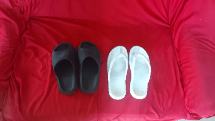 2 PARES , CHINELO BARATO.