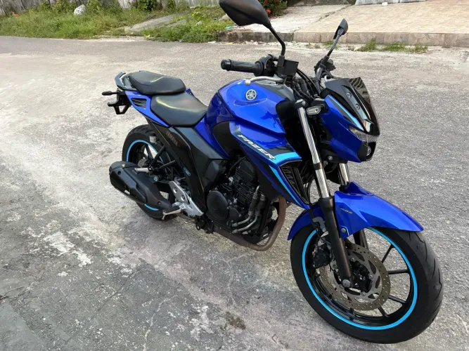 FZ25