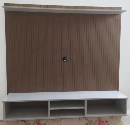 Painel Suspenso Grande Tv Até 50" Cor Off White + kit fixação