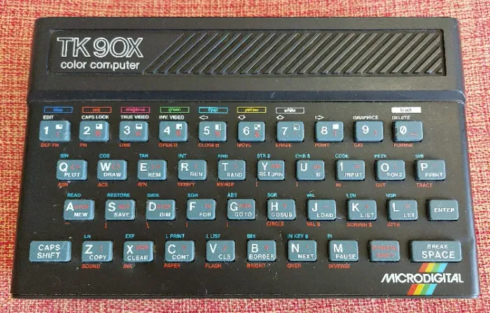 Computador Microdigital TK-90X ( Tipo ZX Spectrum ), c/ 48KB de Ram - Ruim, P/ Conserto