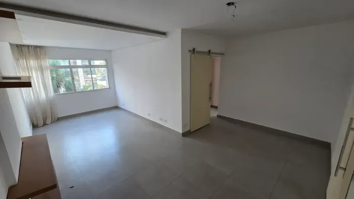Imóvel para aluguel possui 80 metros quadrados com 3 quartos em Vila Nova Conceição - São